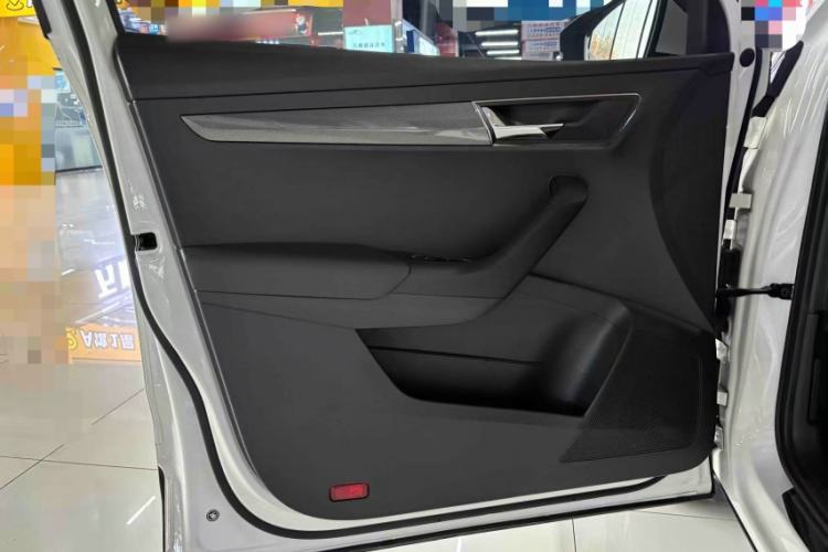 Used Skoda Karoq 2021 TSI280 Luxury Edition Interior 13