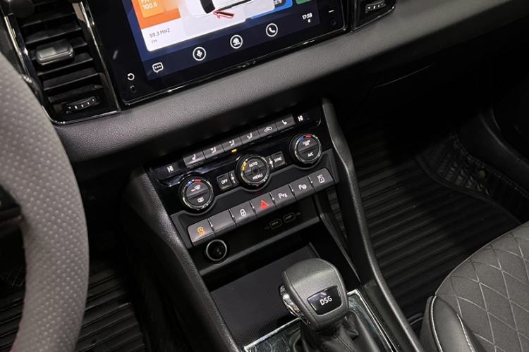 Used Skoda Karoq 2021 TSI280 Luxury Edition Interior 2