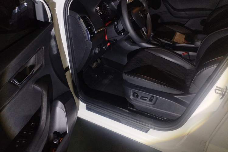 Used Skoda Karoq 2021 TSI280 Luxury Edition Interior 3