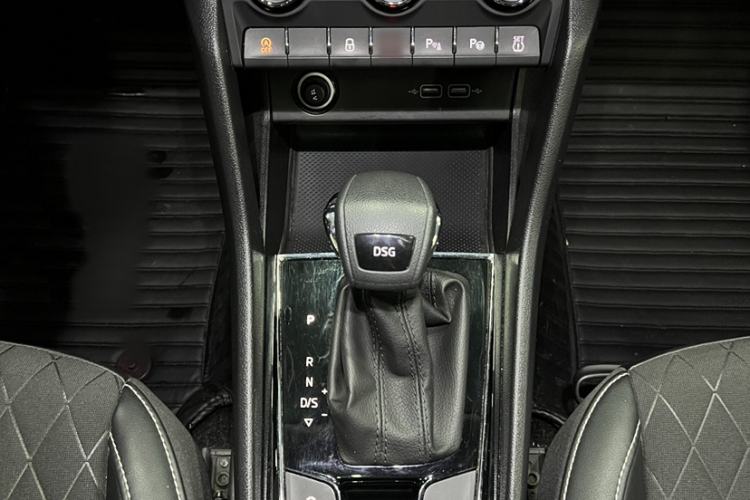 Used Skoda Karoq 2021 TSI280 Luxury Edition Interior 4