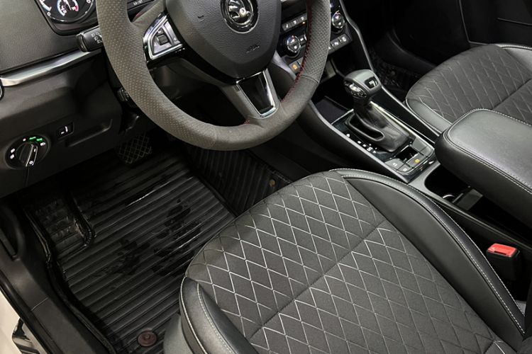 Used Skoda Karoq 2021 TSI280 Luxury Edition Interior 6