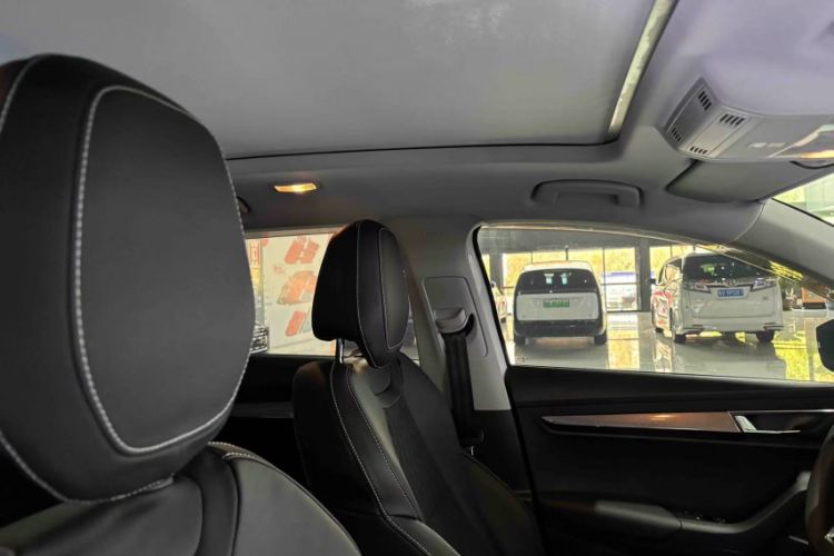 Used Skoda Karoq 2021 TSI280 Luxury Edition Interior 8