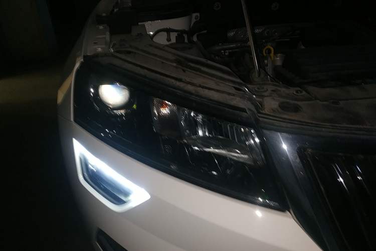 Used Skoda Karoq 2021 TSI280 Luxury Edition Right Front Headlight