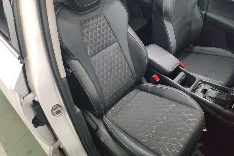 Used Skoda Karoq 2021 TSI280 Luxury Edition Right Front Seat