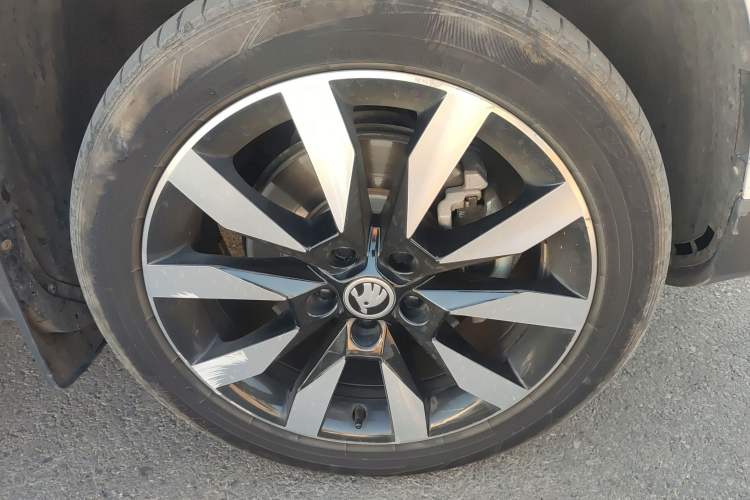 Used Skoda Karoq 2021 TSI280 Luxury Edition Right Front Wheel Hub