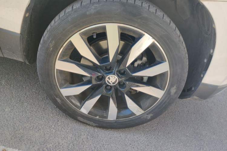 Used Skoda Karoq 2021 TSI280 Luxury Edition Right Front Wheel Hub
