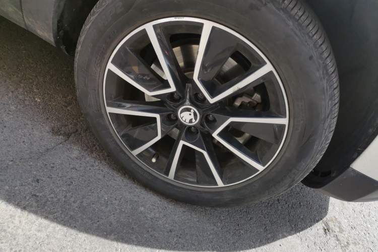 Used Skoda Karoq 2021 TSI280 Technology Edition Right Front Wheel Hub