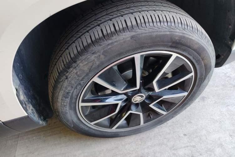 Used Skoda Karoq 2021 TSI280 Technology Edition Right Front Wheel Hub