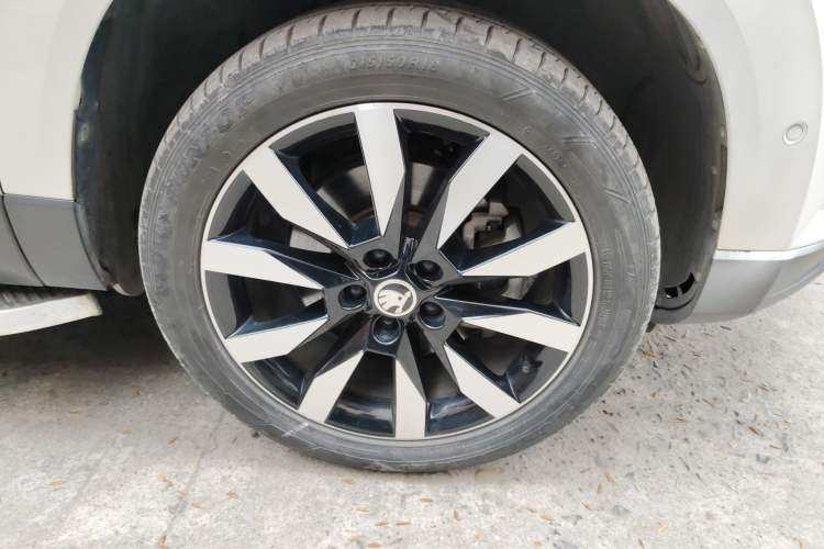 Used Skoda Karoq 2021 TSI280 Luxury Edition Right Front Wheel Hub