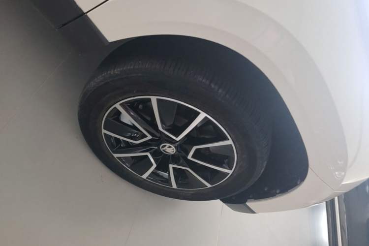 Used Skoda Karoq 2021 TSI280 Technology Edition Right Front Wheel Hub