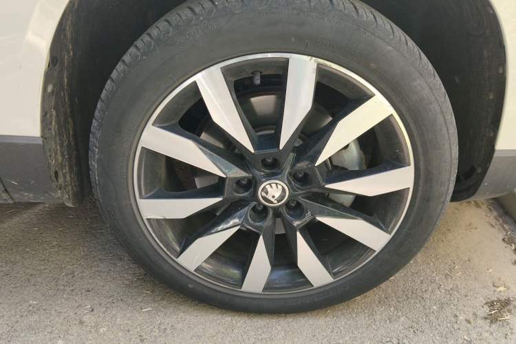 Used Skoda Karoq 2021 TSI280 Luxury Edition Right Front Wheel Hub