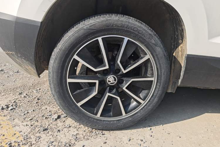 Used Skoda Karoq 2021 TSI280 Technology Edition Right Rear Wheel Hub