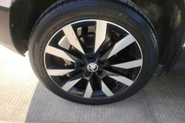 Used Skoda Karoq 2021 TSI280 Luxury Edition Right Rear Wheel Hub