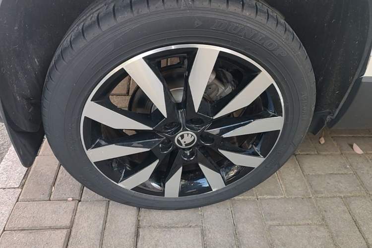 Used Skoda Karoq 2021 TSI280 Luxury Edition Right Rear Wheel Hub
