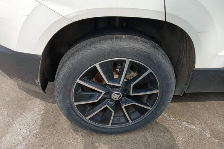 Used Skoda Karoq 2021 TSI280 Technology Edition Right Rear Wheel Hub