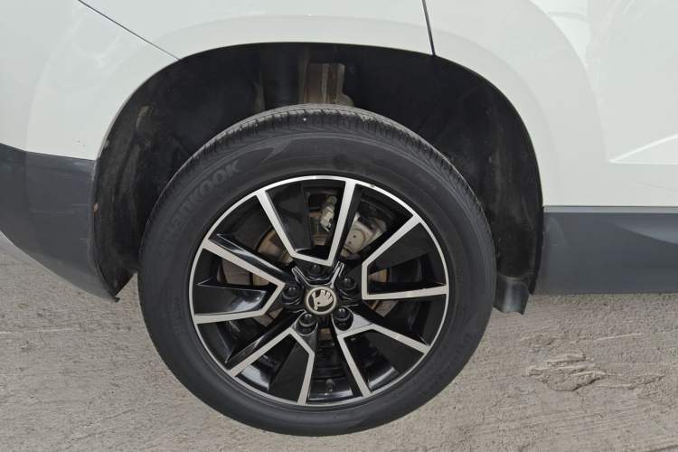 Used Skoda Karoq 2021 TSI280 Technology Edition Right Rear Wheel Hub