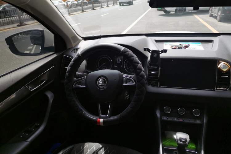 Used Skoda Karoq 2021 TSI280 Technology Edition Steering Wheel