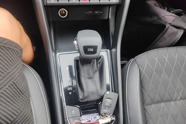 Used Skoda Karoq 2021 TSI280 Technology Edition Gear Lever