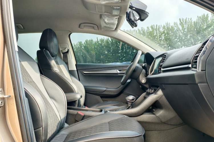 Used Skoda Karoq 2021 TSI280 Technology Edition Interior 4