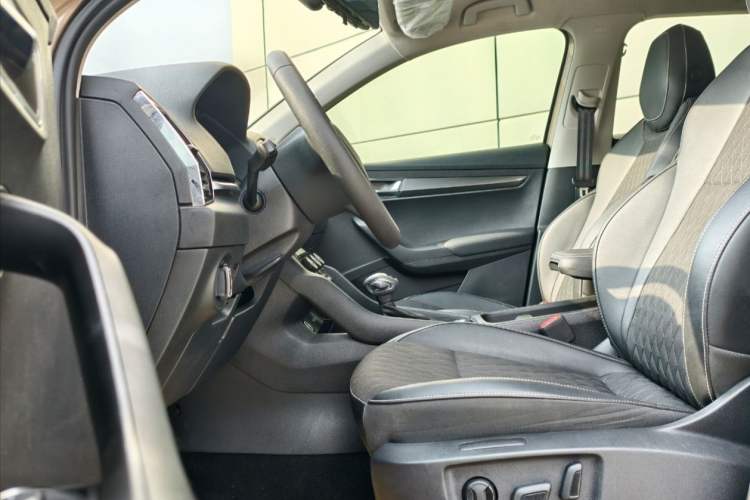 Used Skoda Karoq 2021 TSI280 Technology Edition Interior 6