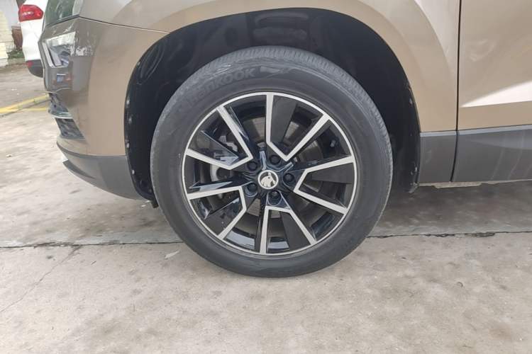 Used Skoda Karoq 2021 TSI280 Technology Edition Left Front Wheel Hub