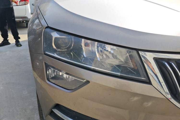 Used Skoda Karoq 2021 TSI280 Luxury Edition Right Front Headlight