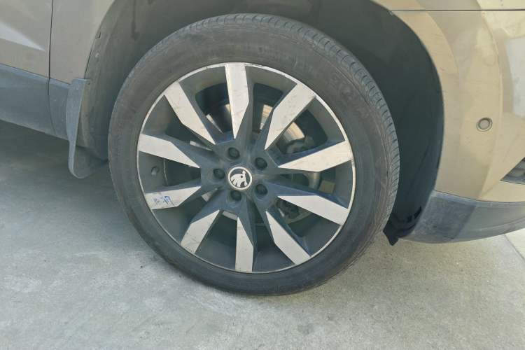 Used Skoda Karoq 2021 TSI280 Luxury Edition Right Front Wheel Hub