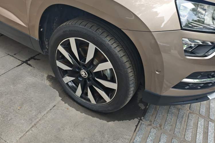 Used Skoda Karoq 2021 TSI280 Luxury Edition Right Front Wheel Hub