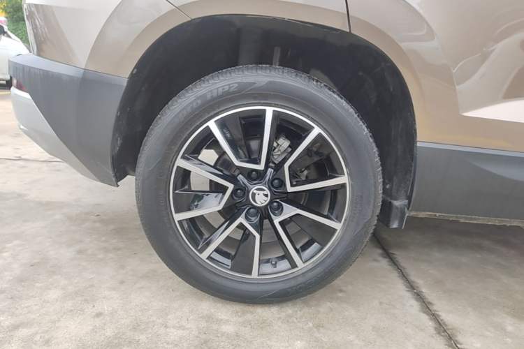 Used Skoda Karoq 2021 TSI280 Technology Edition Right Rear Wheel Hub