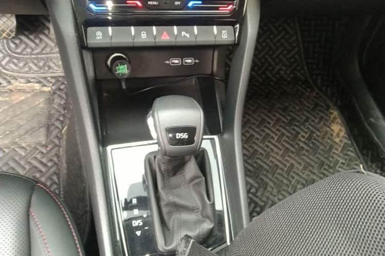 Used Skoda Karoq 2022 TSI280 Premium Edition Gear Lever