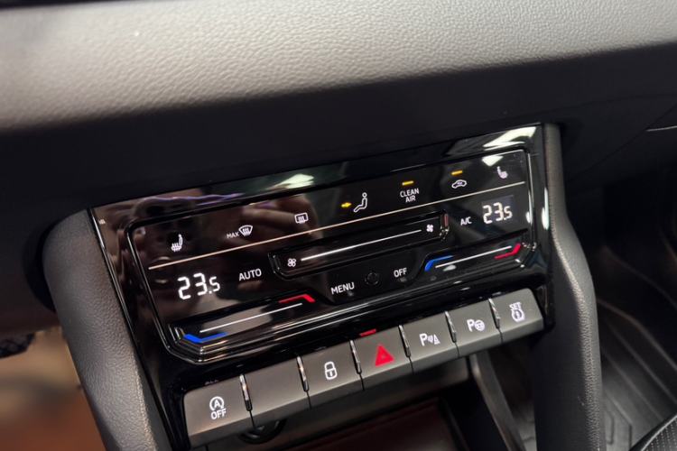 Used Skoda Karoq 2022 Restyled TSI280 Luxury Edition Interior 3