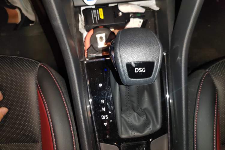 Used Skoda Karoq 2022 TSI280 Luxury Edition Gear Lever