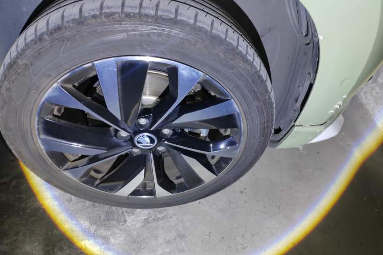 Used Skoda Karoq 2022 TSI280 Luxury Edition Right Front Wheel Hub