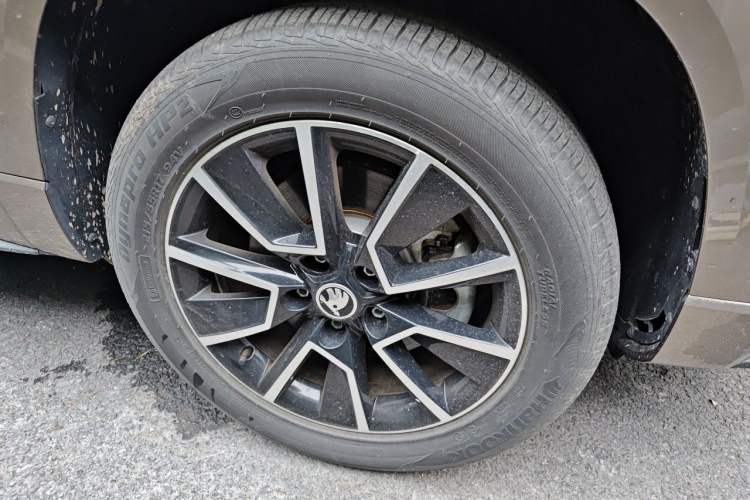 Used Skoda Karoq 2022 TSI280 Premium Edition Right Front Wheel Hub