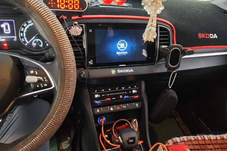 Used Skoda Karoq 2022 TSI280 Luxury Edition Audio And AC Panel