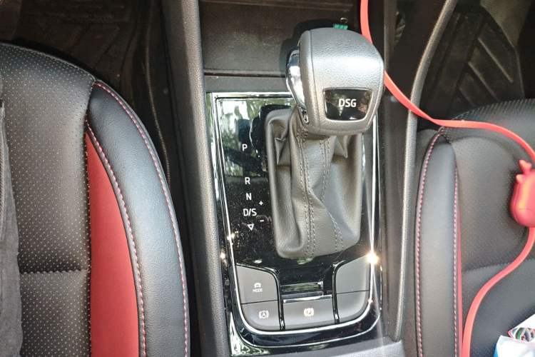 Used Skoda Karoq 2022 TSI280 Luxury Edition Gear Lever