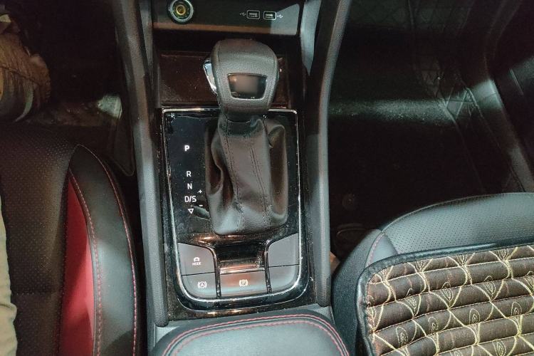 Used Skoda Karoq 2022 TSI280 Luxury Edition Gear Lever