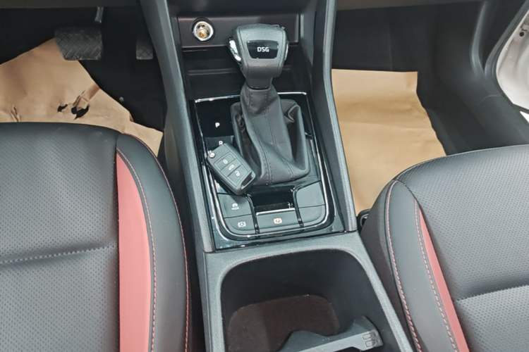 Used Skoda Karoq 2022 Restyled TSI280 Luxury Edition Gear Lever