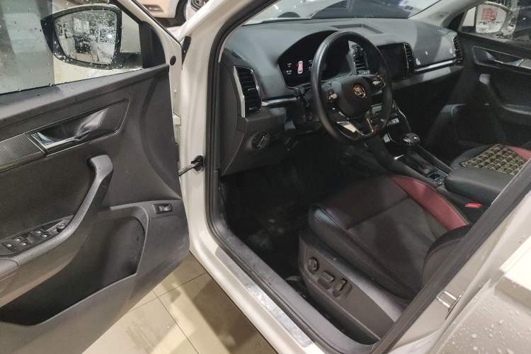 Used Skoda Karoq 2022 TSI280 Luxury Edition Interior 2