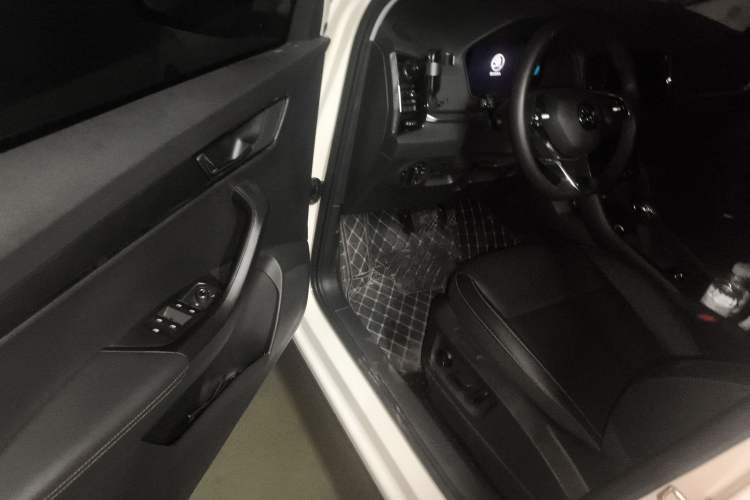 Used Skoda Karoq 2022 TSI280 Premium Edition Interior 3