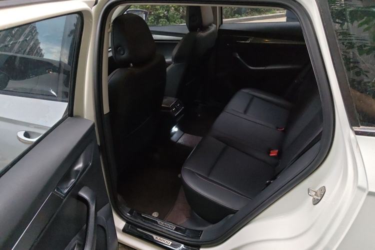 Used Skoda Karoq 2022 TSI280 Premium Edition Interior 4