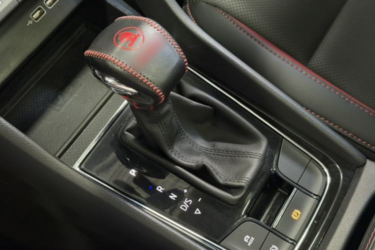 Used Skoda Karoq 2022 TSI280 Luxury Edition Interior 5