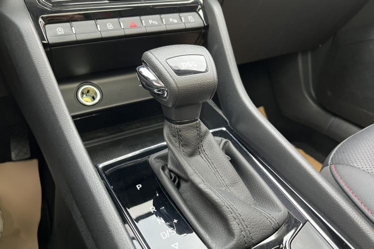 Used Skoda Karoq 2022 Restyled TSI280 Luxury Edition Interior 6