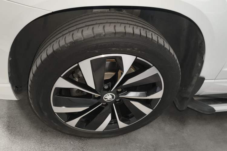 Used Skoda Karoq 2022 TSI280 Luxury Edition Left Front Wheel Hub