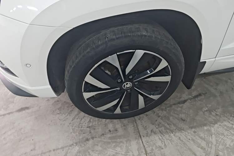Used Skoda Karoq 2022 Restyled TSI280 Luxury Edition Left Front Wheel Hub
