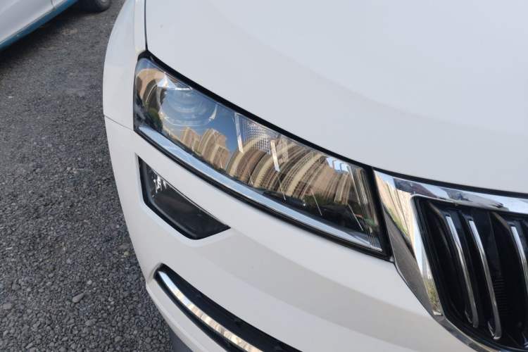 Used Skoda Karoq 2022 TSI280 Luxury Edition Right Front Headlight