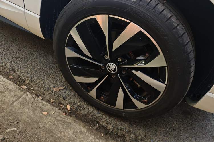 Used Skoda Karoq 2022 TSI280 Luxury Edition Right Front Wheel Hub