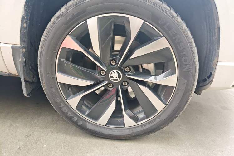 Used Skoda Karoq 2022 TSI280 Prestige Edition Right Front Wheel Hub