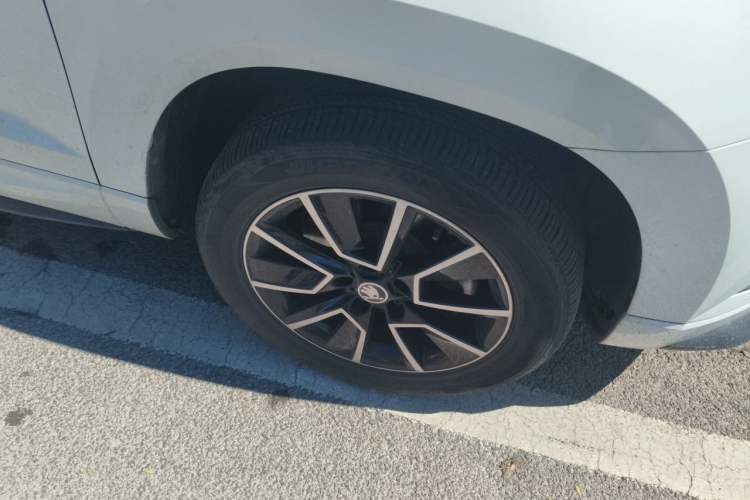 Used Skoda Karoq 2022 TSI280 Luxury Edition Right Front Wheel Hub