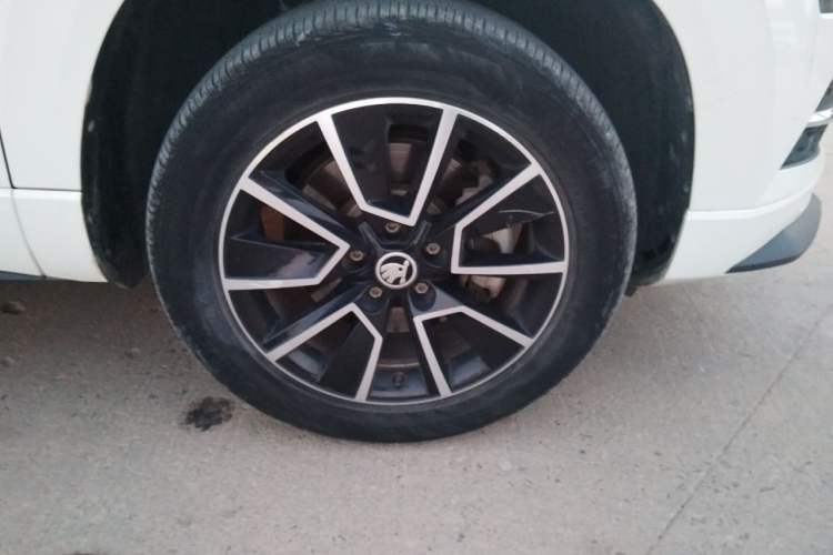 Used Skoda Karoq 2022 TSI280 Luxury Edition Right Front Wheel Hub